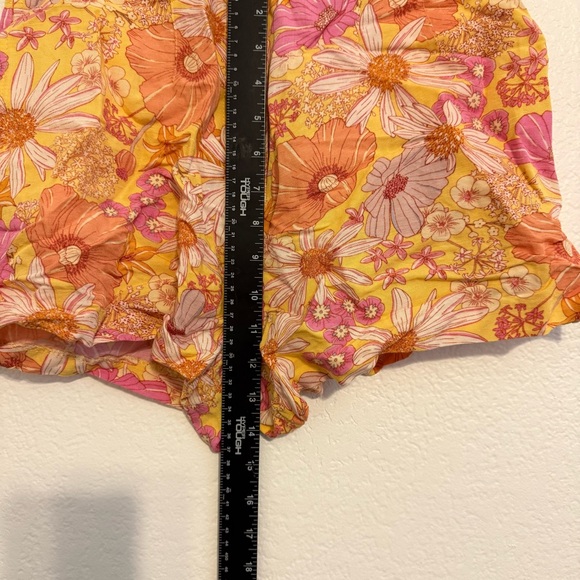 H&M High Waist Yellow and Pink Shorts Linen - Picture 4 of 5